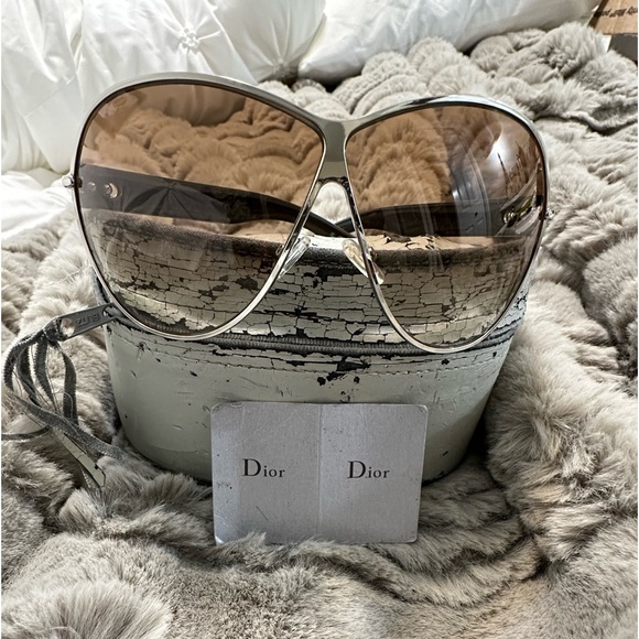 🌻🔥Christan Dior sunglasses - Picture 4 of 13